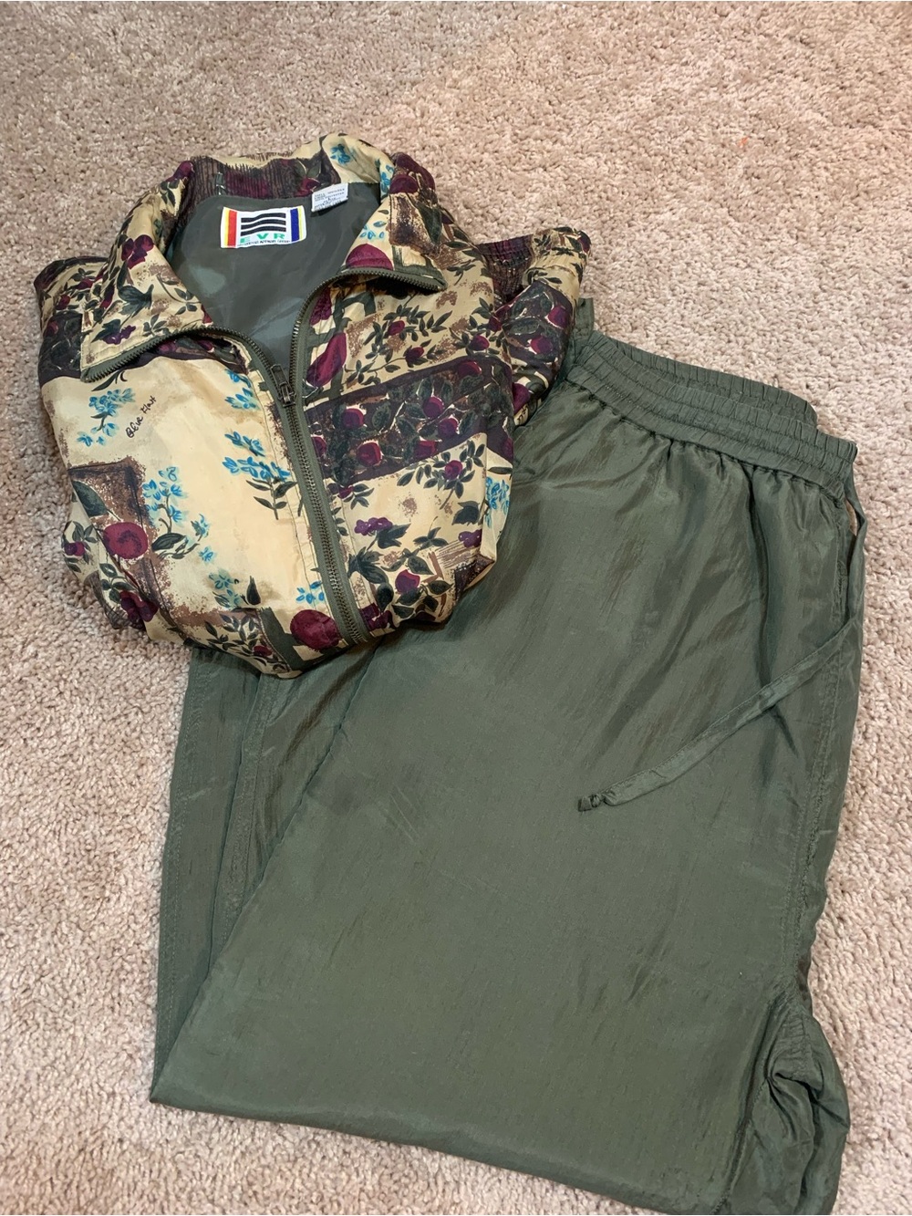 Vintage/Y2K Silk windbreaker set. Size L